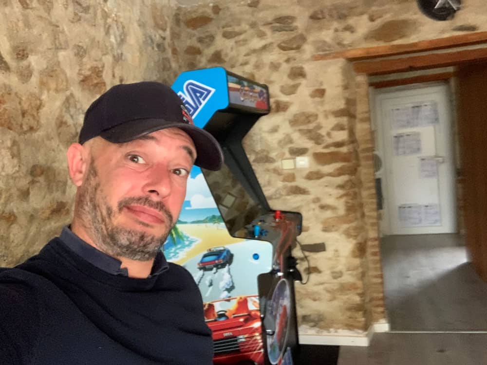 Jérôme Grosjean, créateur artisan de Flash-Back Arcade à Quissac.